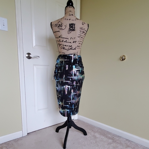 LulaRoe Cassie Skirt Size Small - Picture 2 of 3